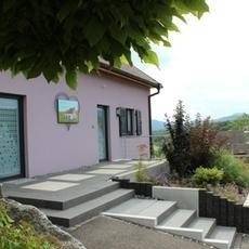 Entrée avec escalier marches blocs