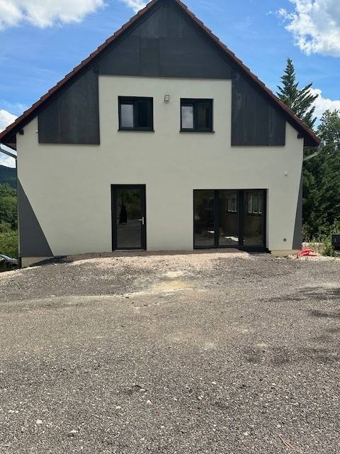 Construction en chanvre d'une maison à deux étages à Hohwarth