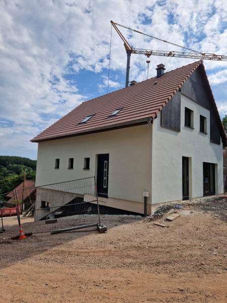 Construction en chanvre d'une maison à deux étages à Hohwarth