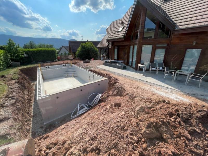 Réalisation d'une piscine extérieure à St Pierre Bois