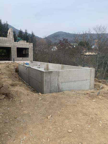 Création d'une piscine en mur béton